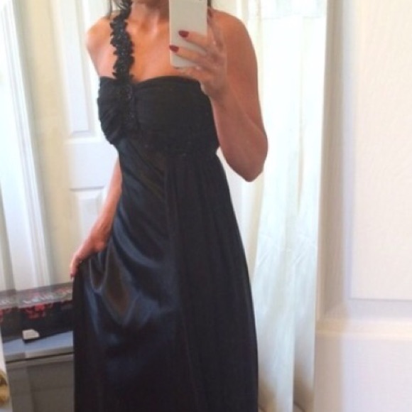 Black prom formal dress! - Picture 3 of 4
