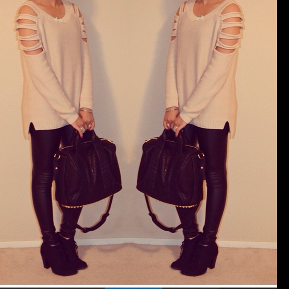 Slit sleeves beige sweater