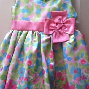 Very pretty girls dress size 5!