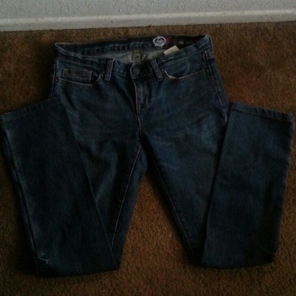 Gap straight leg jeans. Rise 7 1/2" inseam 30" - Picture 1 of 3