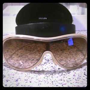 💯Authentic PRADA Sunglasses!