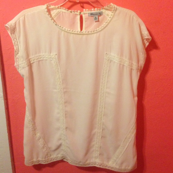 Very detailed white shirt