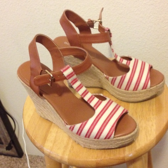 Beautiful stripes wedges size 7 1/2.