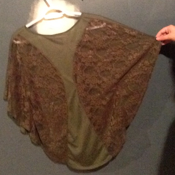 Fun top! - Picture 2 of 3