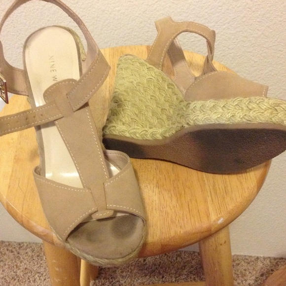 Nine West tan, used wedges 7 1/2 - Picture 2 of 3