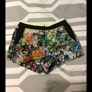 Nwt floral shorts forever 21! Xs