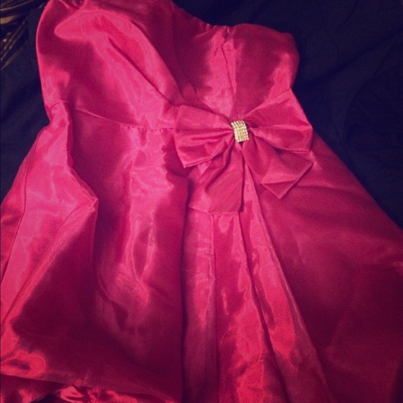 Selling a verty cocktail dress !
