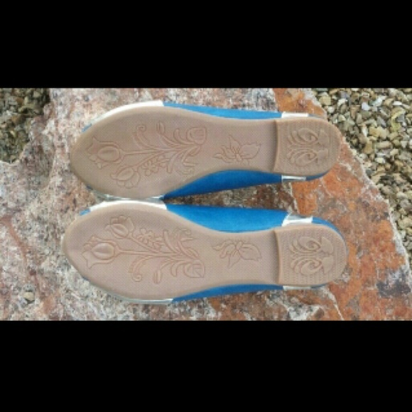 Blue and Silver Flats - Picture 3 of 3