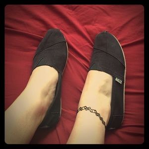 BLACK TOMS