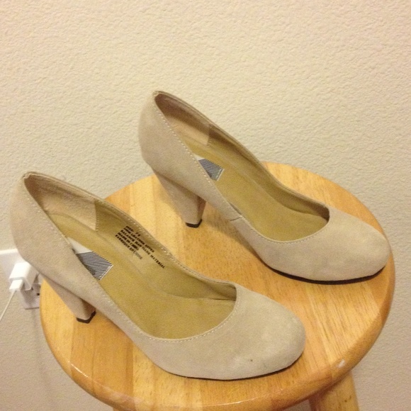 Real leather tan shoes, size 7 1/2 but 8 - Picture 3 of 4