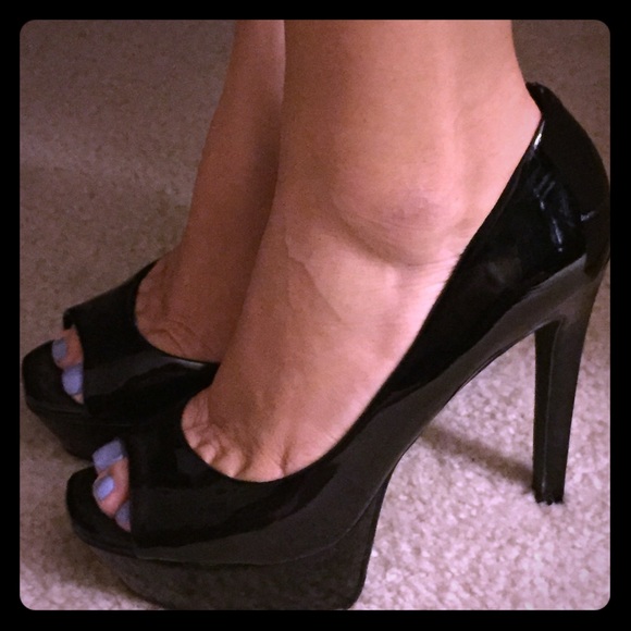 Jessica Simpson black heels