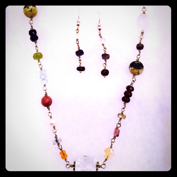 💋 New in Box necklace and earrings to match💋