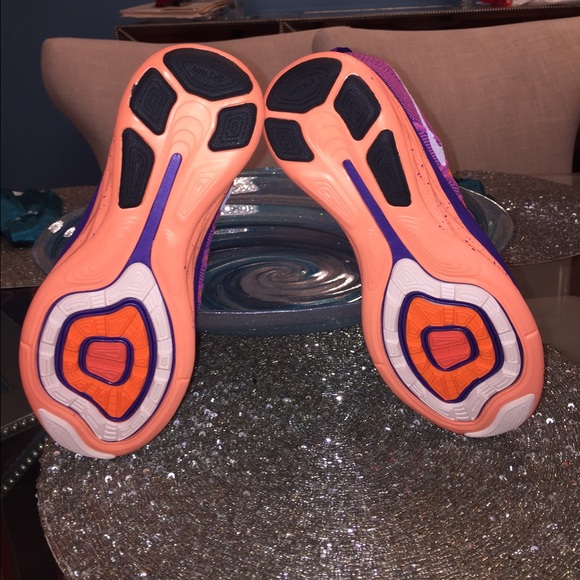 ❌❌SOLD❌❌Women's Nike Flyknit Lunar - Picture 3 of 3