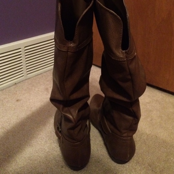 Boots - Picture 3 of 3