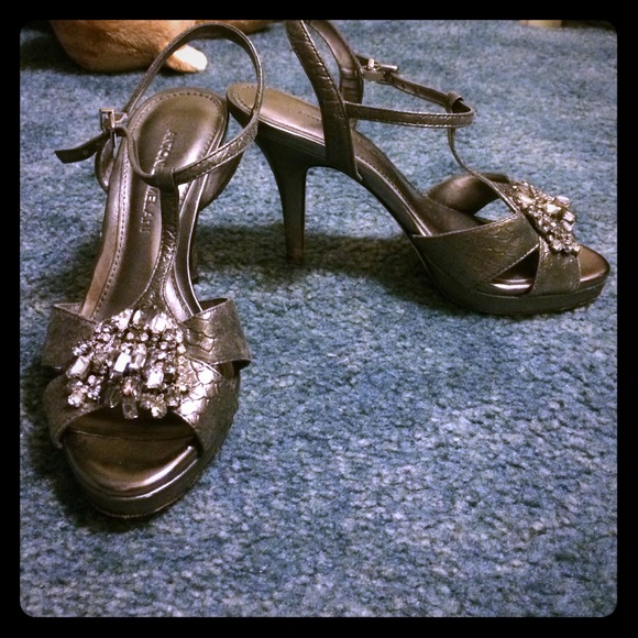 Cute heals from Dillard's! Only worn twice