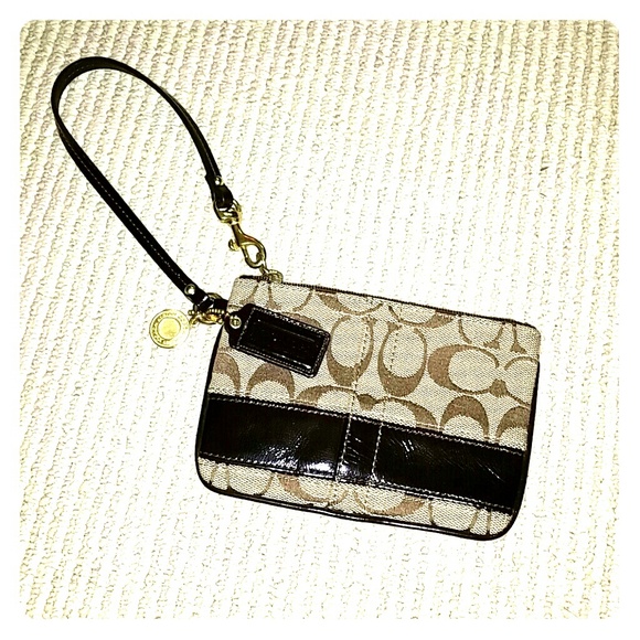 Coach Handbags - Coach Wristlet