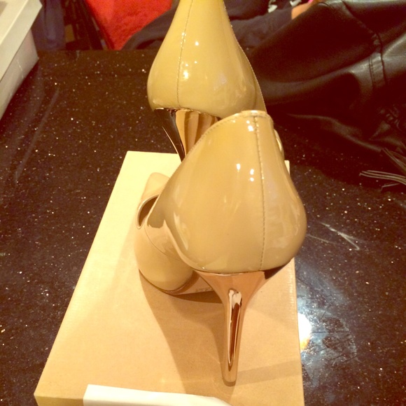 ✨Michael Kors Nude Pump✨