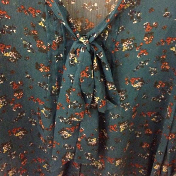 Sheer tie front blouse - Picture 2 of 3