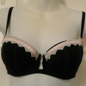Black Bra w/Pink & White NWOT