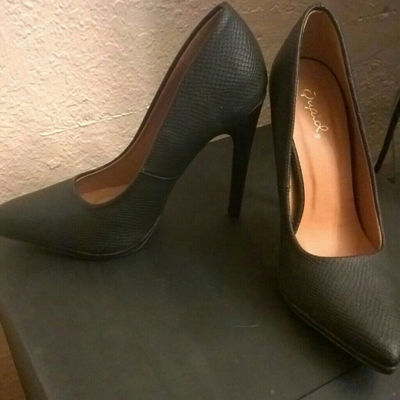 Snake shoes