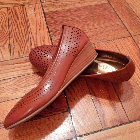 Kelly & Katie brown wedge pump