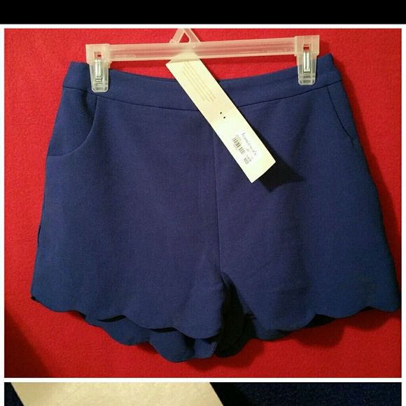 SOLD🚨 NWT Francesca's Scalloped Shorts - Picture 1 of 2