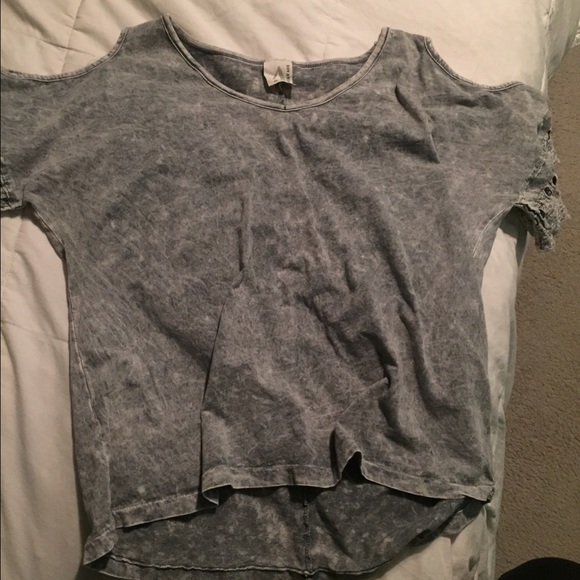 CUT OUT TOP