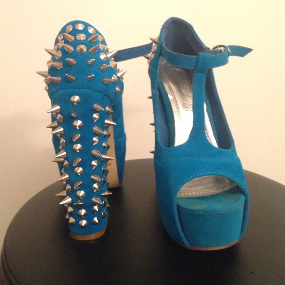 Beautiful Spiked Blue Opened Toe Heels!!