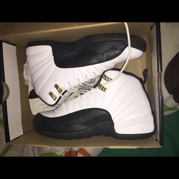 Jordan 12 taxi