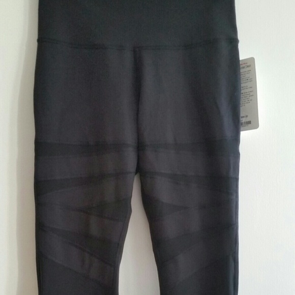 Lululemon mesh cropped pants