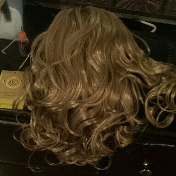 New with tags GORG pony tail. Caramel blond