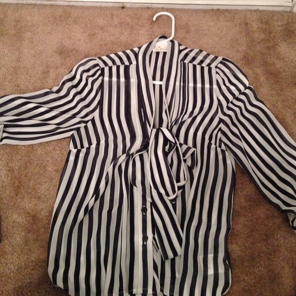 Flowy stopped too with front tie and buttons