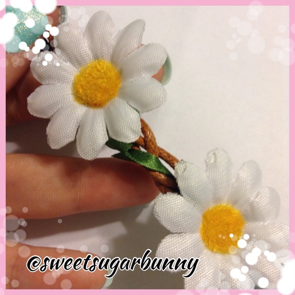 🆕 Pretty White Flower Headband - Picture 3 of 4