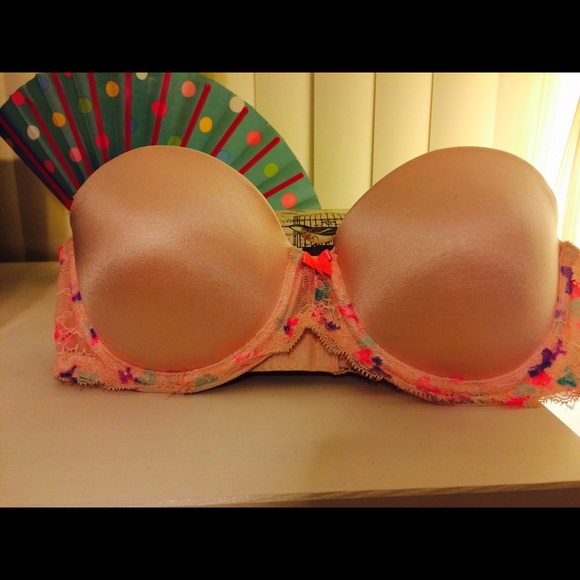 Victoria's Secret Pink strapless bra.