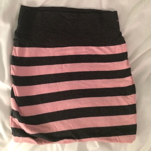 Wet seal body con skirt pink/grey xs