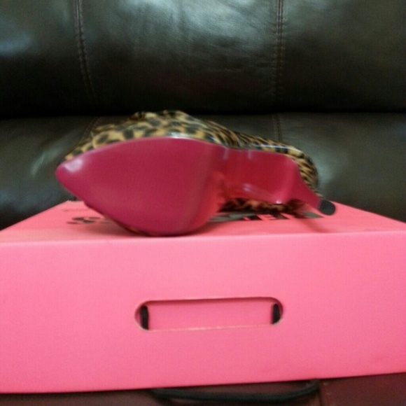 Shoes - Picture 2 of 4