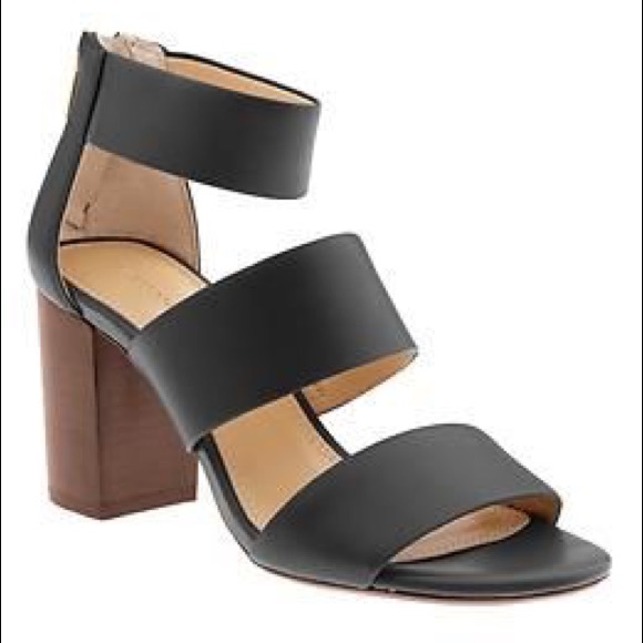 FINAL PRICE Banana Republic Triple Strap Sandal