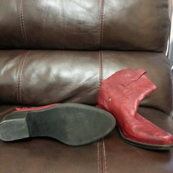 Boots - Picture 2 of 3