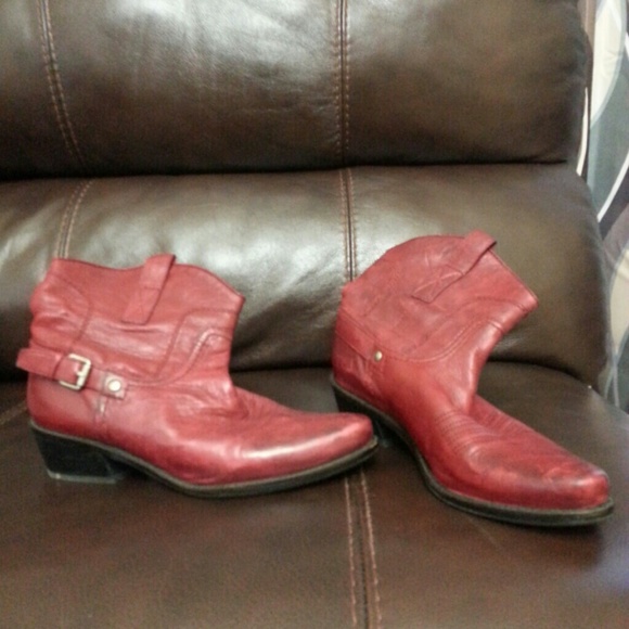 Boots - Picture 3 of 3