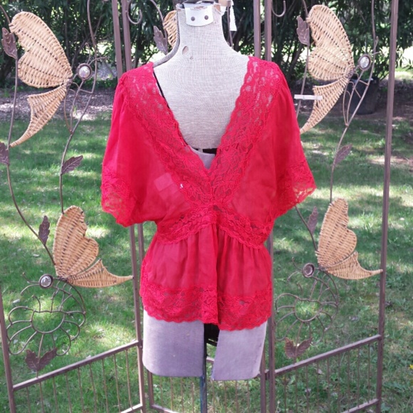 SOLD IN BUNDLE SEXY red top - Picture 3 of 4