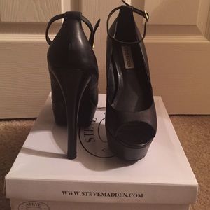Steve Madden ACOMPLIS in Black Leather 8.5