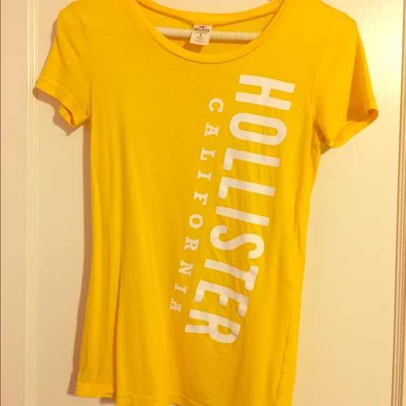 Yellow Hollister California t shirt size small