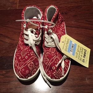 Brand new kids Toms