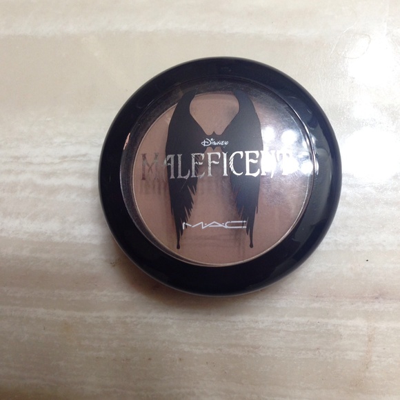 Mac Maleficent sculpt powder