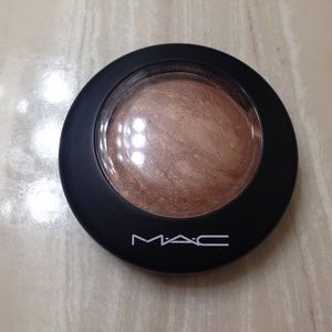 Mac global glow mineralize skin finish