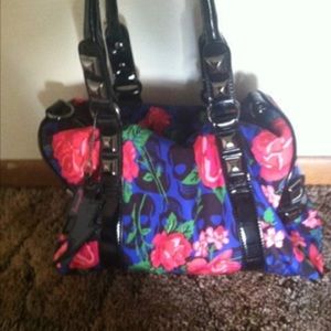 Betseyville skulls and roses purse