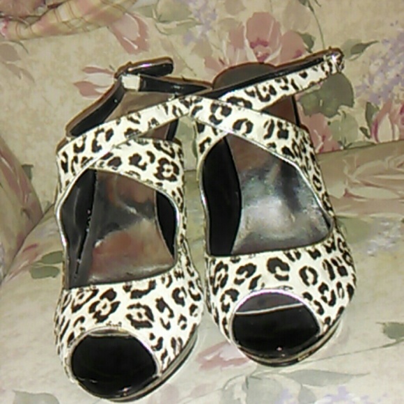 White House/Black Market Tallulah High heels shoes