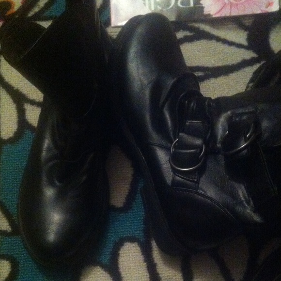 Black short boots