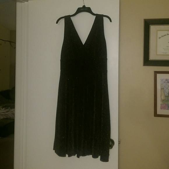 Sleeveless V front and back knee length dress