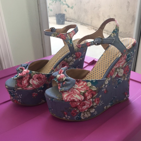 Floral Wedges